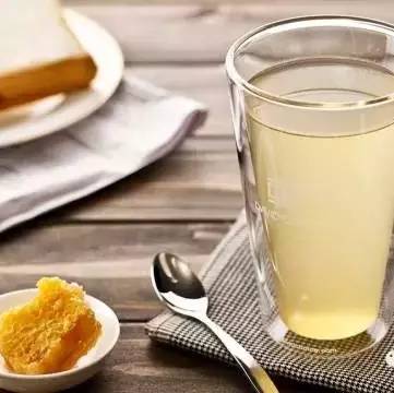 晨起一杯蜂蜜水真的能通便吗？喝了这么多，为啥没效果？