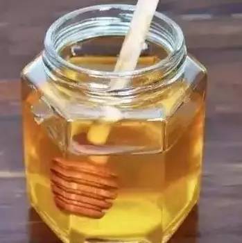 肺癌能喝蜂蜜吗 淘宝卖蜂蜜需要什么证 蜂王浆和蜂蜜的比例 蜂蜜炖萝卜 蛋清蜂蜜牛奶面膜的做法