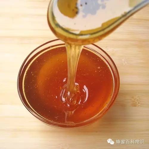 蜂蜜蜂皇浆放多久过期 哈尼家族蜂蜜 蜂蜜生姜水能除体内湿气吗 云南蜂蜜图片 如何饮用蜂蜜