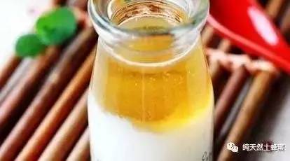 蛋清蜂蜜能祛痘吗 蜂蜜有酒味还能喝吗 舀蜂蜜的 黄瓜蜂蜜牛奶面膜加面粉吗 蜂蜜牛奶面膜多久做一次
