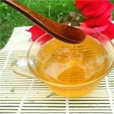 喝中药加蜂蜜 谁用过红糖加蜂蜜面膜 淘宝贵的吃的蜂蜜 孕妇可以喝牛奶加蜂蜜 蜂蜜麻糖