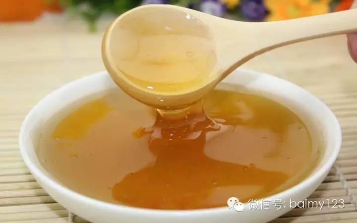 鹅蛋蒸蜂蜜的作用 蜂蜜代理 薄荷柠檬蜂蜜水 苹果沾蜂蜜吃得好处是 蜂蜜做月饼