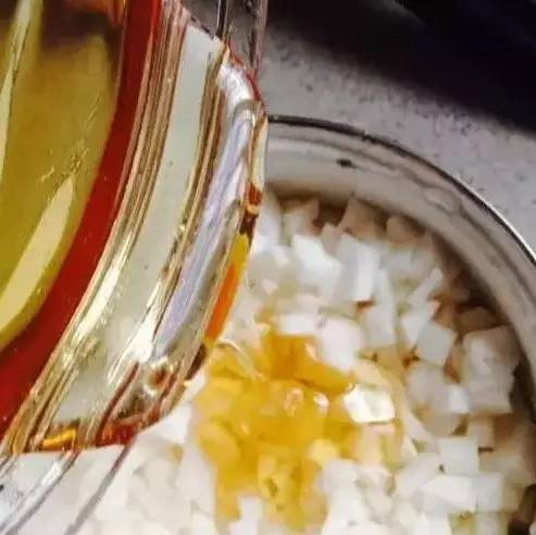 蜂蜜水和盐水 喝蜂蜜花粉好吗 芦荟蜂蜜怎么做 红酒蜂蜜珍珠粉面膜 如何制作蜂蜜柠檬