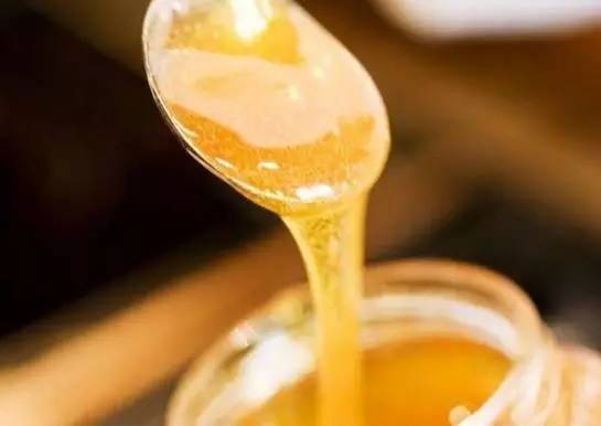像石头一样的蜂蜜 每天喝蜂蜜好吗 喝蜂蜜有哪些好处 有关蜂蜜的文章 aritaum蜂蜜唇膏
