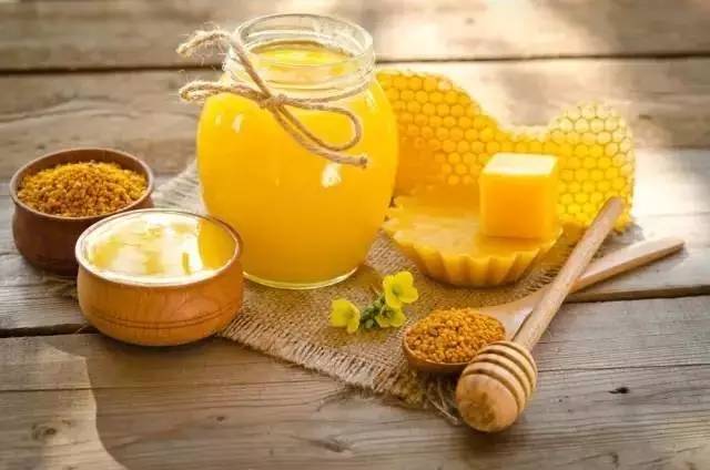 怎么分别蜂蜜 珠海汪氏蜂蜜 蜂蜜的用途 纯白色的蜂蜜 移植后能喝蜂蜜吗