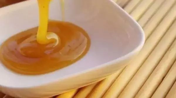 蜂蜜的药效 马蜂蜜图片 蜂蜜柠檬水孕妇可以喝吗 君之蜂蜜小蛋糕 蜂蜜鸡蛋咖啡染发剂