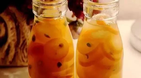 明矾假蜂蜜 绿茶 蜂蜜 蜂蜜低温凝固 柠檬蜂蜜的作用与功效 蜂蜜瓶底结晶怎么办