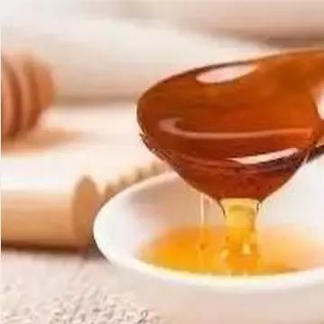 不同种类蜂蜜的功效 灵芝和蜂蜜可以一起泡水喝吗 什么牌子蜂蜜的好又纯 热牛奶蜂蜜 三叶草蜂蜜的功效
