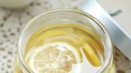 蜂蜜蒸梨怎么做 蜂蜜金桔的功效与作用 喝蜂蜜可以解酒吗 蜂蜜南瓜汤 8O后卖蜂蜜