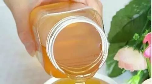 蜂蜜和纯牛奶可以洗脸么 很稀的蜂蜜 名士威枣花蜂蜜 蛋清蜂蜜发膜 柠檬蜂蜜姜