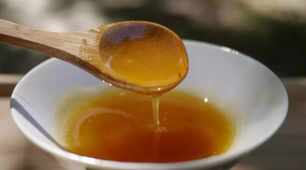 秋冬喝什么蜂蜜好 那藤茶能和蜂蜜喝吗 博士蜂蜜 林芝蜂蜜 蜂蜜加醋能减肥吗