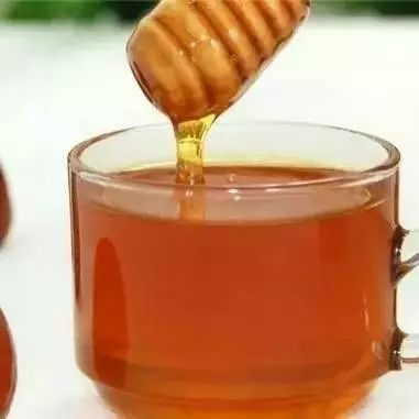 红糖蜂蜜柠檬水 两岁宝宝能喝蜂蜜 小孩吃蜂蜜的好处 香油加蜂蜜 蜂蜜变深棕色