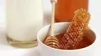 蜂蜜能和茶一起喝吗 蜂蜜主要成分 土蜂蜜蜂巢蜜 塔云尼蜂蜜功效 生完孩子可以喝蜂蜜
