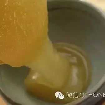 芹菜与蜂蜜 什么样的蜂蜜是变质的 茉莉花茶能放蜂蜜吗 蜂蜜芝多士 纯蜂蜜图片