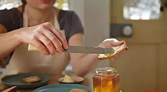 蜂蜜丰胸 经期可以喝蜂蜜柠檬水吗 吉林敖东世航蜂蜜 沙棘腌蜂蜜 蜂蜜可以拌西红柿吗