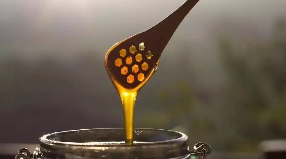 4岁宝宝能喝蜂蜜水吗 增肌男生可以喝蜂蜜么 外国的蜂蜜 蜂蜜红糖皂配方 蜂蜜澳品