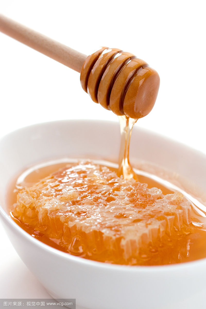 蜂蜜的作用 用蜂蜜敷脸过敏 蜂蜜直接涂在脸上好吗 喝了蜂蜜舌头 蜂蜜什么品种好