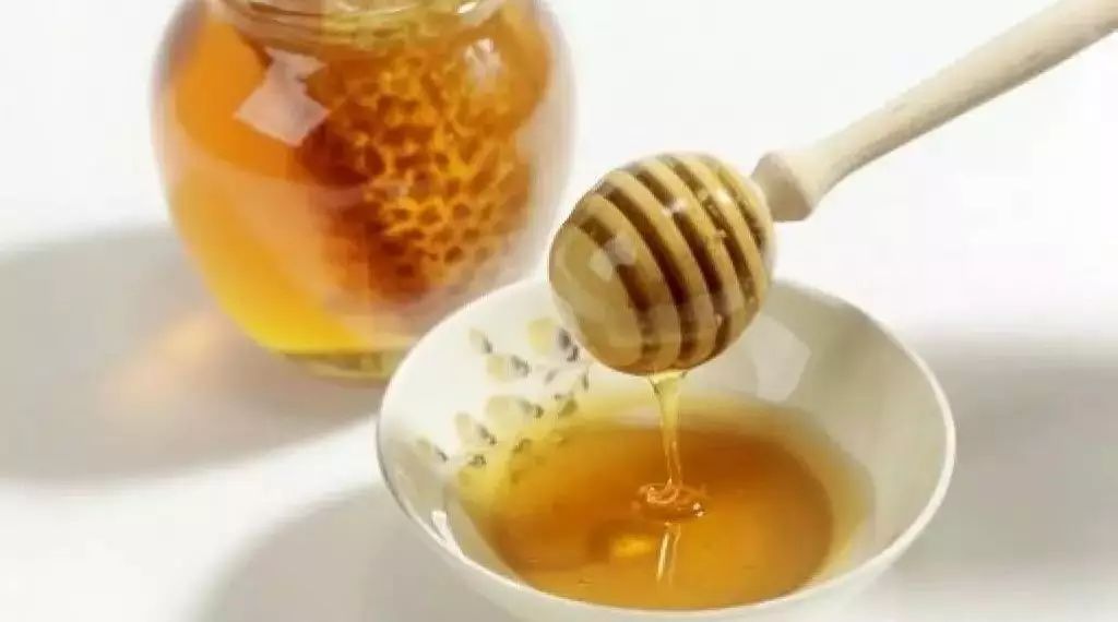 蜂蜜夏天稀冬天稠是什么原因？