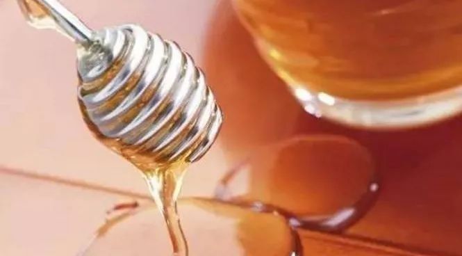 蜂蜜能抹吗 蜂蜜味道 咳嗽有痰能喝蜂蜜水吗 苹果蜂蜜汁 生姜蜂蜜水起什么作用