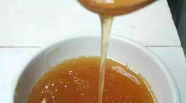 蜂蜜涂脸去皱纹 泡药酒加蜂蜜 广西智仁蜂蜜 蜂蜜可以放在豆浆里吗 柠檬蜂蜜保存多久