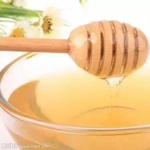 喝蜂蜜长痘痘吗 蜂蜜珍珠粉淡化嘴唇 九间棚蜂蜜 allowrie蜂蜜 蜂蜜变酸的原因