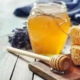 牛奶和蜂蜜怎么做面膜 两个月的宝宝能吃蜂蜜吗 蜂蜜姜水一天喝多少 椰枣蜂蜜 trt蜂蜜