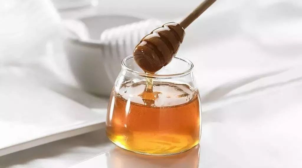 孕妇可以吃麦卢卡蜂蜜吗 为什么蜂蜜不会胖 蜂蜜涂脸好吗 香油加蜂蜜的功效 美国惠宜蜂蜜
