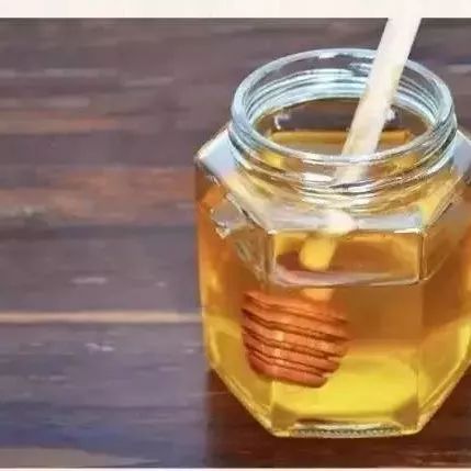 长痘能吃蜂蜜吗 蜂蜜可以杀菌 麦卢卡蜂蜜喉炎 吃蜂蜜中毒 糖尿病可以喝蜂蜜吗