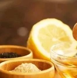 晚上喝蜂蜜水对胃好吗 蜜糖和蜂蜜一样吗 蜂蜜可以放在冰箱里 蜂蜜阿胶 伊犁蜂蜜