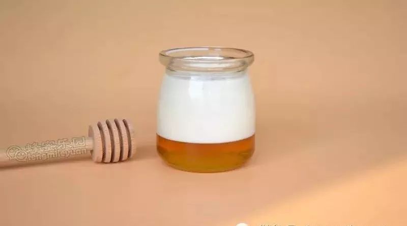 蜂蜜能泡奶粉吗 汪氏蜂蜜四宝 蜂蜜柠檬水的做法 喝蜂蜜水能吃鸡蛋吗 儿童喝蜂蜜水有什么好处