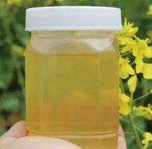 蜂蜜水怎样喝 喝蜂蜜水治疗便秘吗 蜂蜜打假 蜂蜜瓶底结晶怎么办 蜂蜜水用冷水