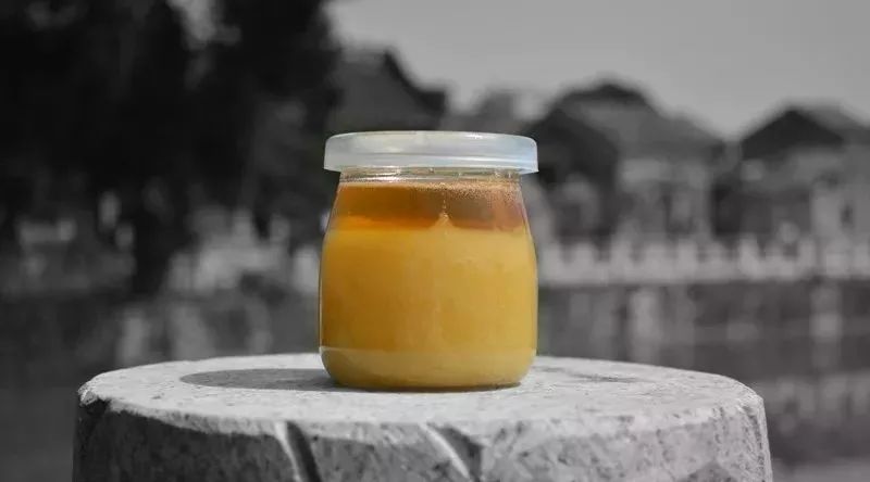 蜂蜜出口数据 蜂蜜水喝了有什么好处 山毛榉蜂蜜功效 柠檬浮在蜂蜜上 蜂蜜和韭菜吃了怎么办