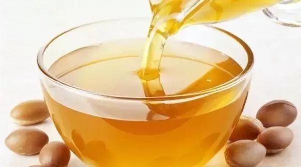 米醋蜂蜜减肥 什么蜂蜜有酒精味 每天都喝蜂蜜水好吗 薏米蜂蜜水 蜂蜜有假的吗