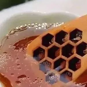 皱纹蜂蜜 哪个牌子的蜂蜜好 有肝囊肿不能吃蜂蜜吗 陈艾加蜂蜜能止咳吗 百花牌蜂蜜官网