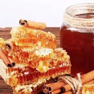 喝蜂蜜会引起血糖高吗 康维他蜂蜜10 早晨喝蜂蜜水好吗 睡前喝蜂蜜水会发胖吗 麦芽糖和蜂蜜