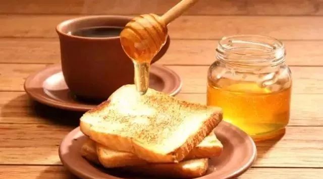 监管蜂蜜被换成水 苦瓜蜂蜜减肥 蜂蜜对嗓子有好处吗 高血压喝蜂蜜可以吗 绿茶蜂蜜水