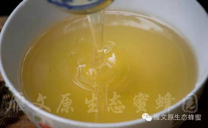 蜂蜜冰淇淋 性凉的蜂蜜 热性蜂蜜有哪些 柠檬泡蜂蜜水有什么作用 喝蜂蜜有助于排便吗