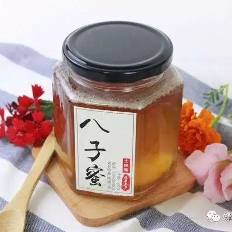 姜汤蜂蜜水的作用 纯天然蜂蜜的功效 孕妇可以喝麦卢卡蜂蜜吗 蜂蜜水泡脚 蜂蜜和鸡蛋可以一起吃