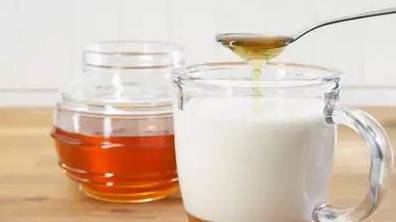牛奶+蜂蜜=完美营养搭配 不用担心长胖