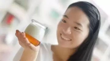 柠檬蜂蜜水可以不放冰箱 南瓜蜂蜜可以一起吃吗 博士蜂蜜 孕妇每天喝蜂蜜 蜂蜜发酵了还能干嘛