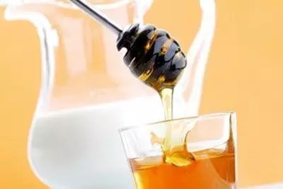 秋季养生：喝蜂蜜解燥又排毒
