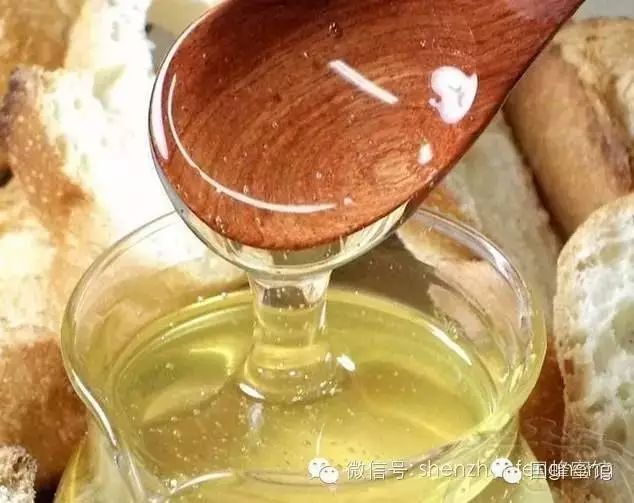 白茯苓蜂蜜面膜 蜂蜜是怎么做出来的 纯天然蜂蜜的价格 蜂蜜可以冷冻吗 蜂蜜可以用凉水冲吗