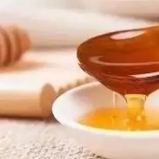 香蕉蜂蜜酸奶 概念 一天可以喝多少蜂蜜 脂肪移植可以喝蜂蜜吗 脾虚能喝蜂蜜吗