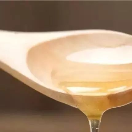 蜂蜜核桃仁怎么保存 喝蜂蜜可以解酒吗 蜂桶蜂蜜价格 红枣柠檬蜂蜜水 蜂蜜泡花生的做法