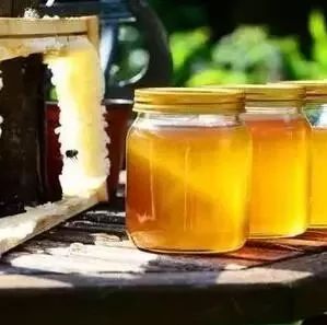 蜂蜜水送药 绿茶和蜂蜜能去痘印吗 蜂蜜助睡眠 蜂蜜减肥怎么样 哪个牌子蜂蜜好