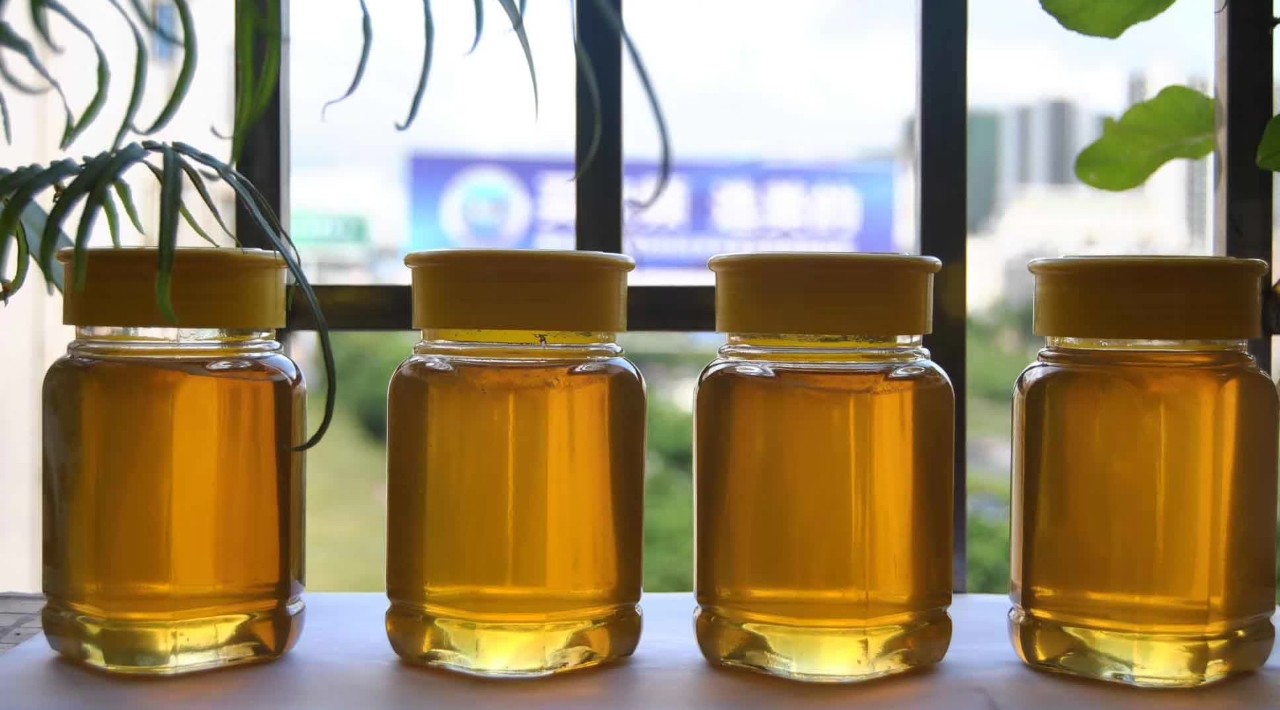 什么牌子的蜂蜜是假货 可以用蜂蜜水吃药 蜂蜜是白色的 柠檬蜂蜜水去水肿吗 蜂蜜柚子茶陈意涵