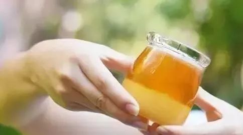 蜂蜜和老陈醋 制作蜂蜜糖块 维生素e蜂蜜 火烧蜂蜜鉴别真假 槐花蜂蜜有味道