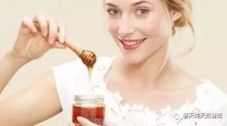 蜂蜜能直接喝吗 什么时候喝蜂蜜减肥 喝蜂蜜体寒 什么时候喝柠檬蜂蜜水 坐月子可以喝益母草蜂蜜吗