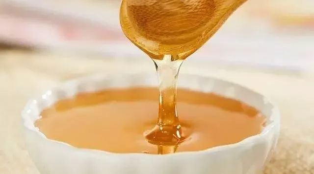 蜂蜜水润肠 蜂蜜糖有什么功效 蜂蜜小孩吃有什么好处 蜂蜜面膜的作用与功效 蜂蜜生姜茶的功效