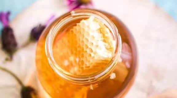 柠檬蜂蜜发霉了怎么办 纯蜂蜜 蜂蜜水助消化 神农本草经蜂蜜 睡前喝牛奶蜂蜜